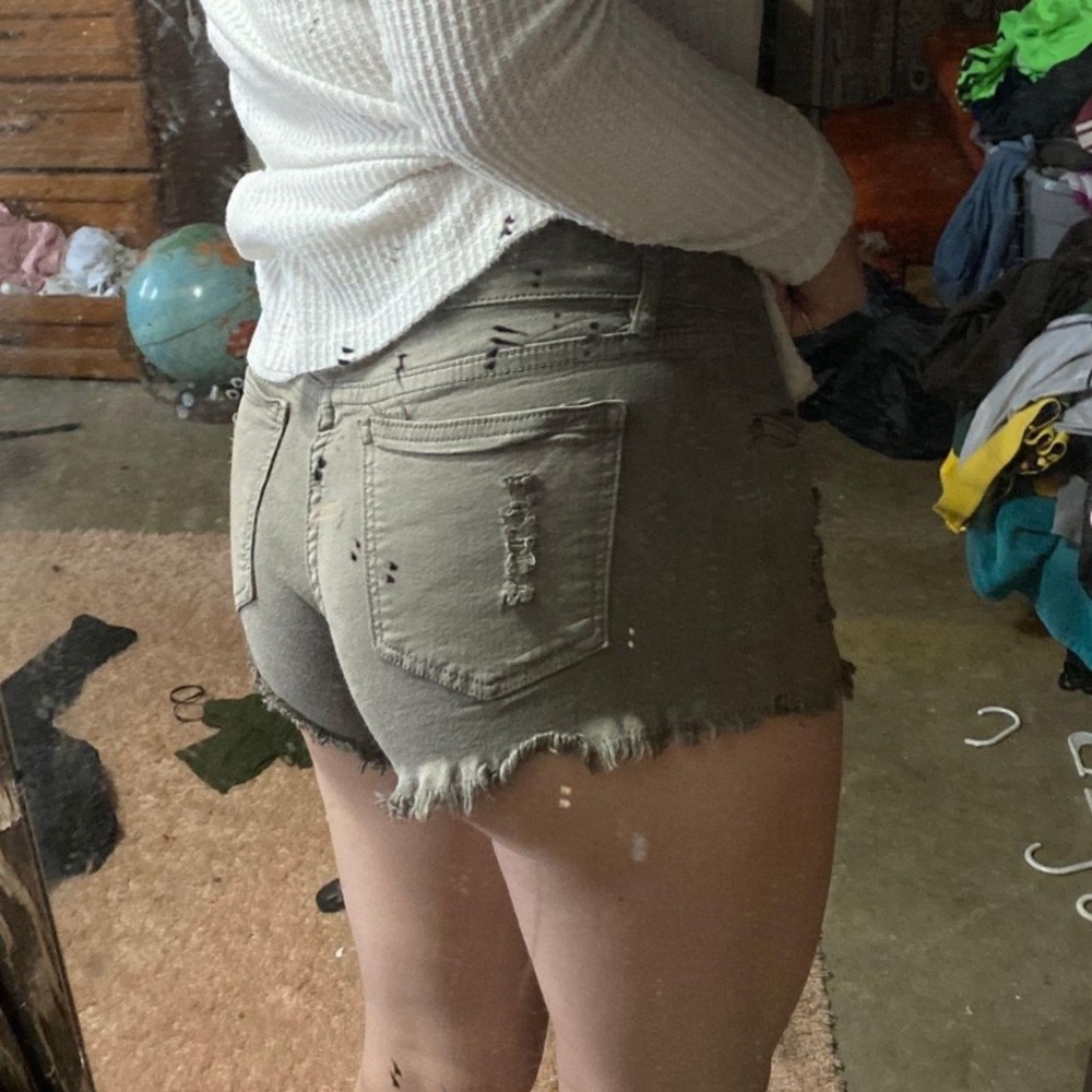 Comfy green shorts - Picture 3 of 6